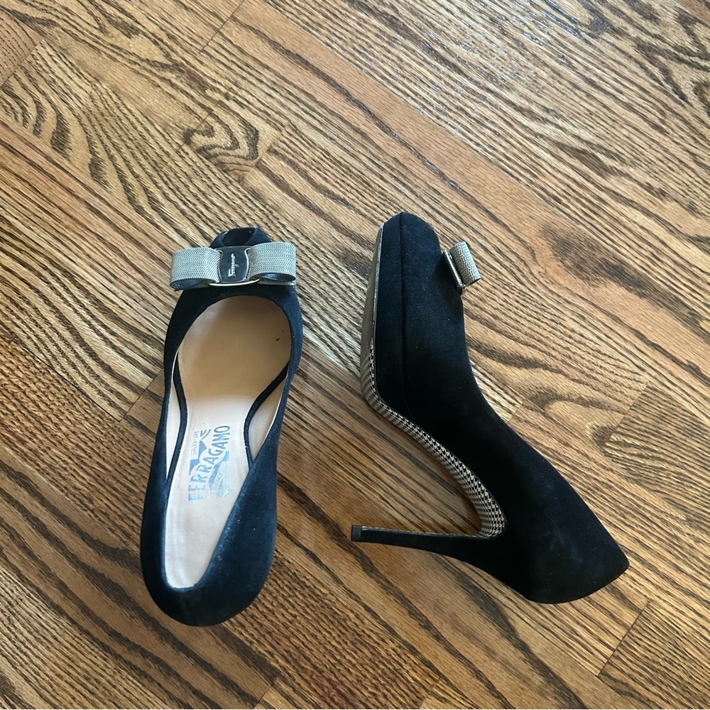 Salvatore Ferragamo women’s size 8 C Grazia Cha houndstooth bottom suede heels